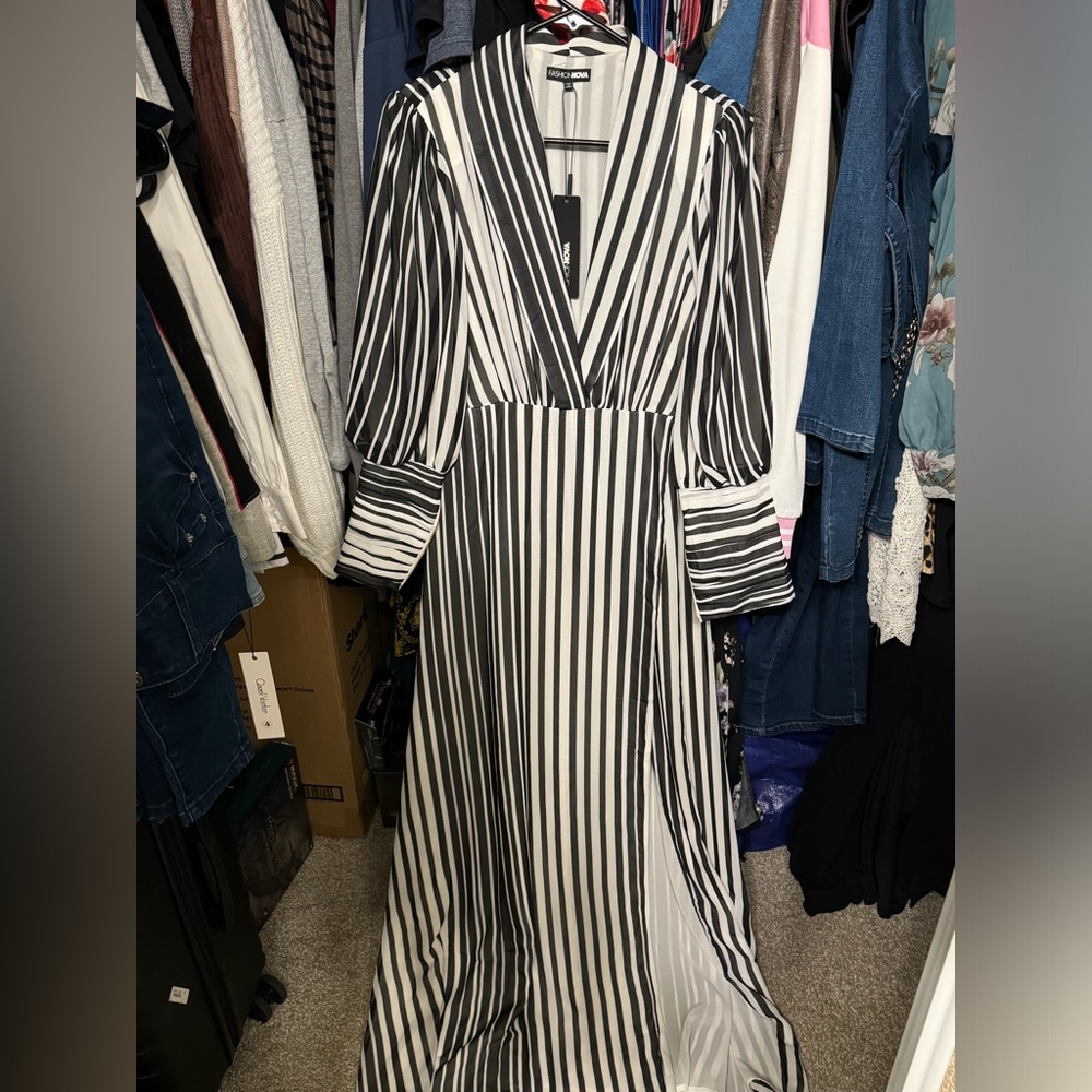 Beautiful Long dress from Fashion Nova brand new never worn